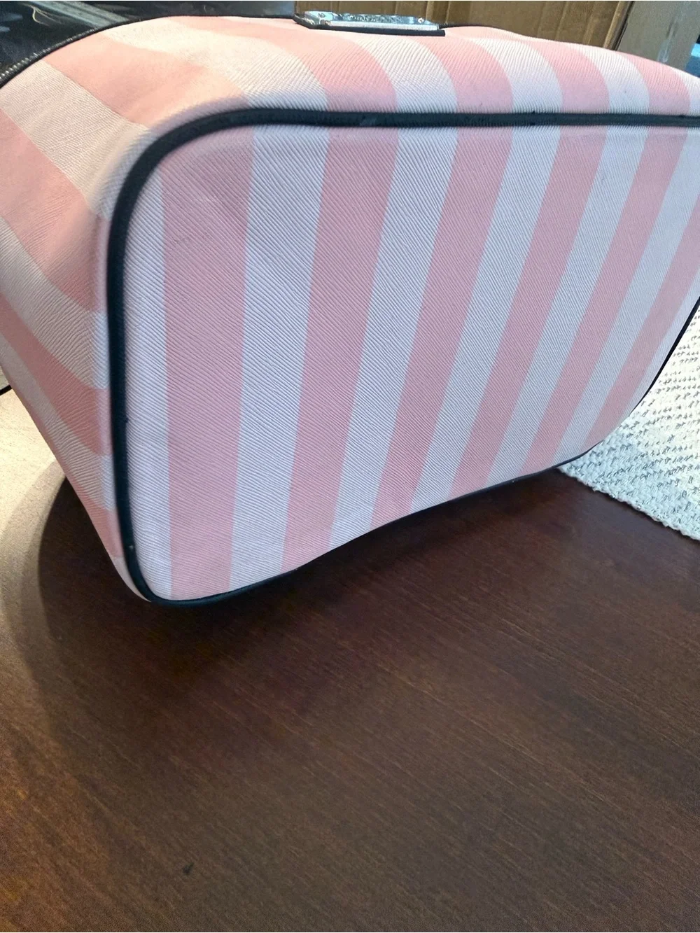 🩷🤍 Victoria’s Secret Cosmetics Case. Excellent condition!